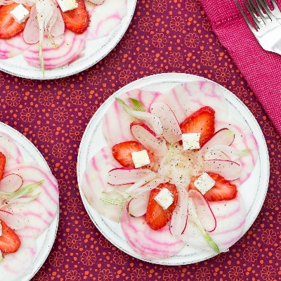 Recette salade de fraises, radis et betterave façon carpaccio